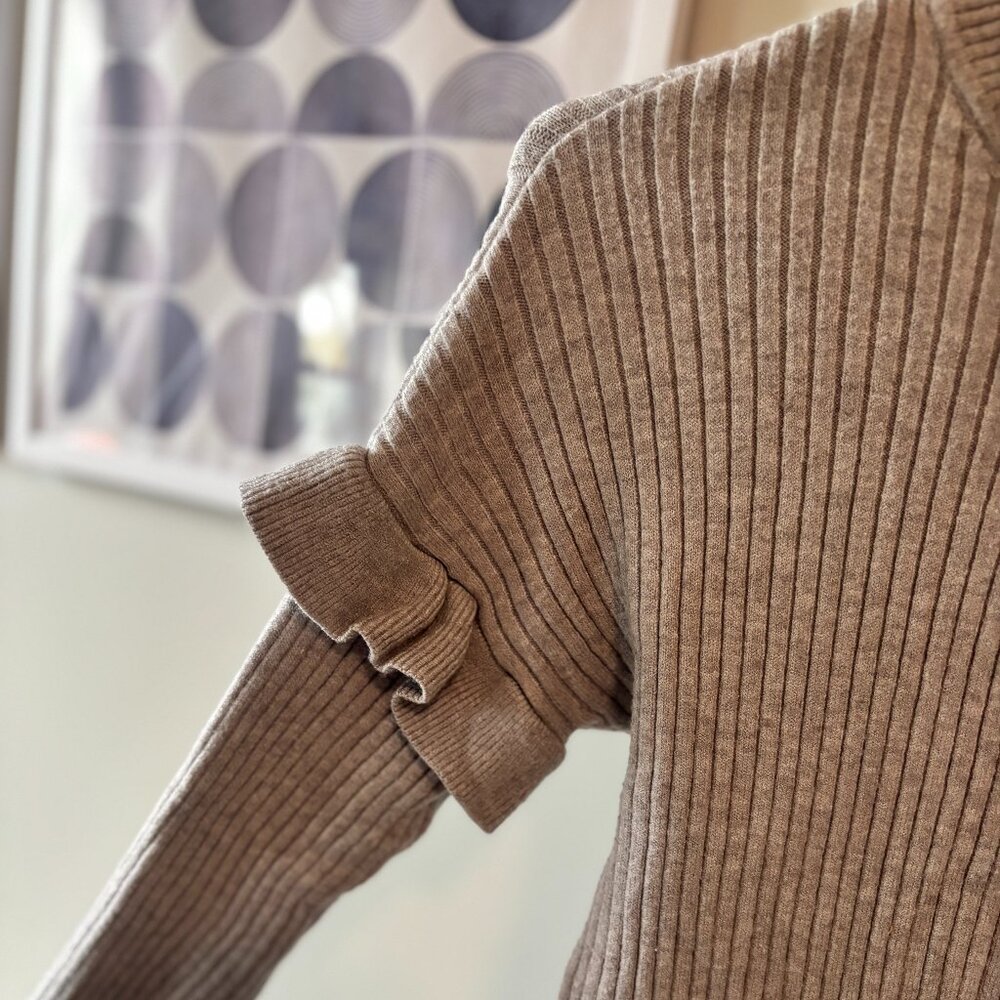 Francesca's • gray long sleeve sweater - Picture 8 of 9